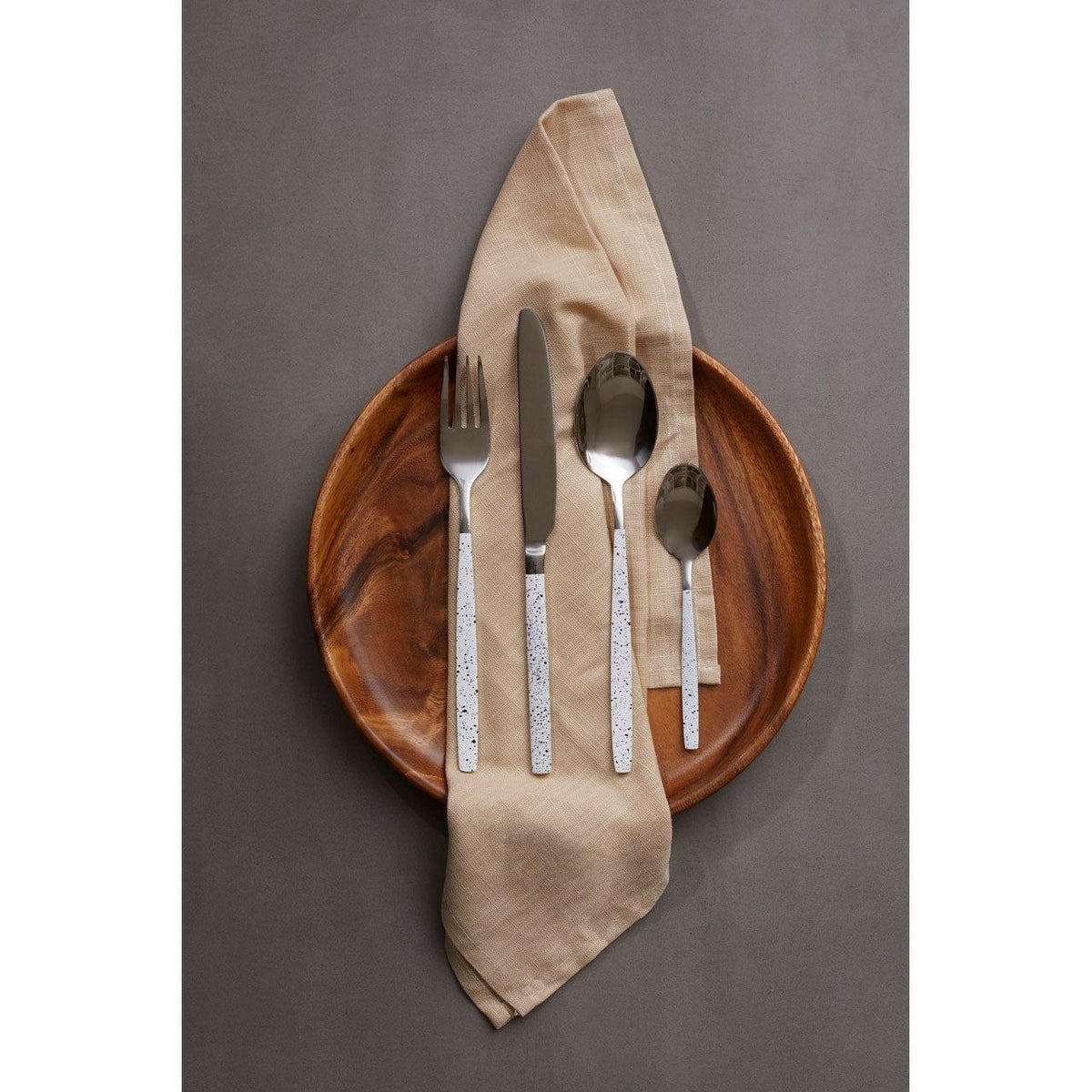 Avie 16 Pc Marble Pattern Cutlery Set.