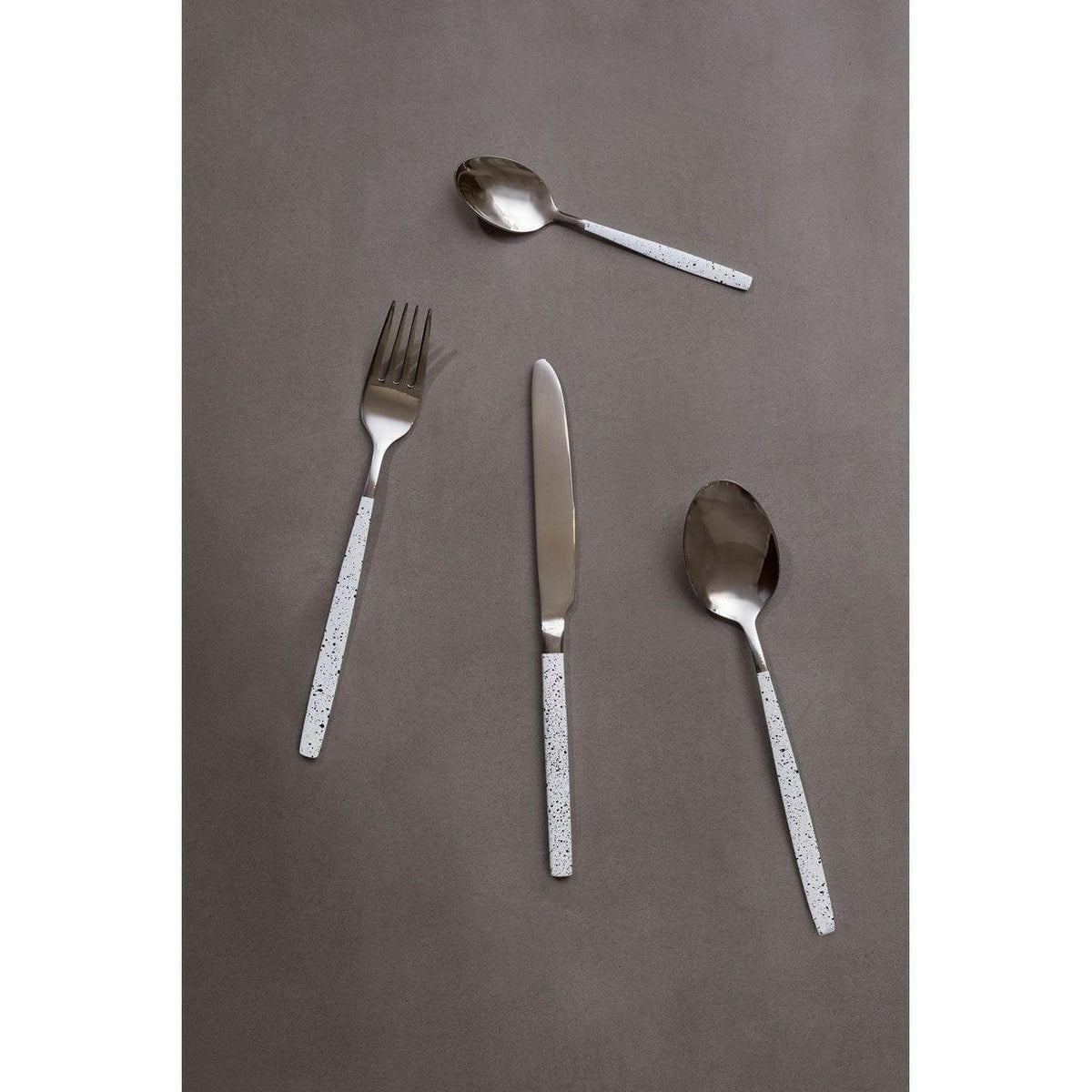 Avie 16 Pc Marble Pattern Cutlery Set.