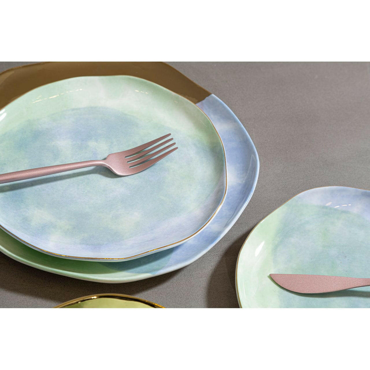 Avie 16 Pc Matte Pink Finish Cutlery Set.