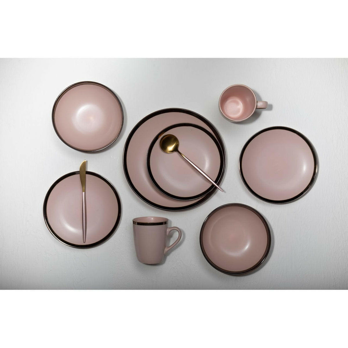 Avie 16 Pc Pink / Gold Finish Cutlery Set.