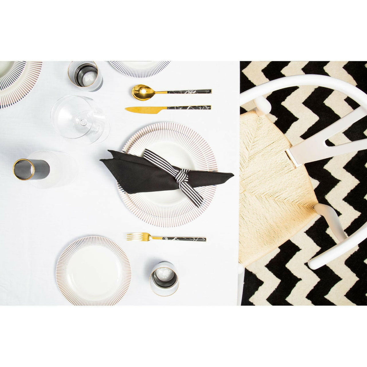 Avie 16Pc Black Faux Marble Cutlery Set.