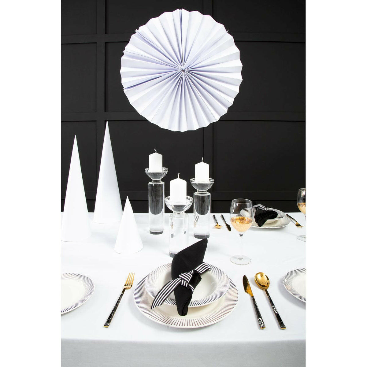 Avie 16Pc Black Faux Marble Cutlery Set.