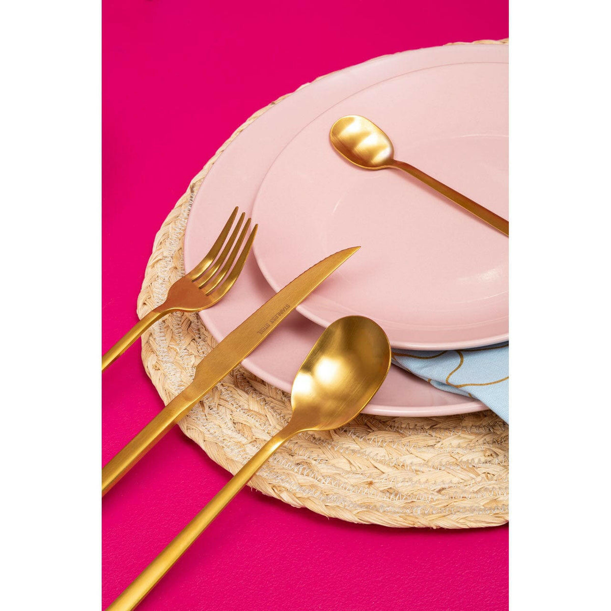 Avie 16Pc Gold Finish Cutlery Set.