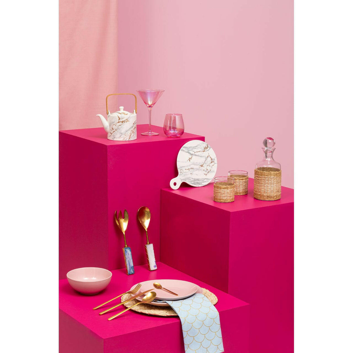 Avie 16Pc Gold Finish Cutlery Set.