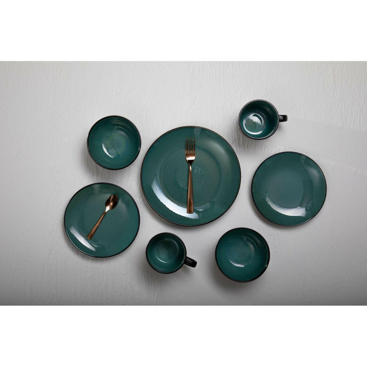 Avie Lustra 16Pc Rose Gold Cutlery Set.