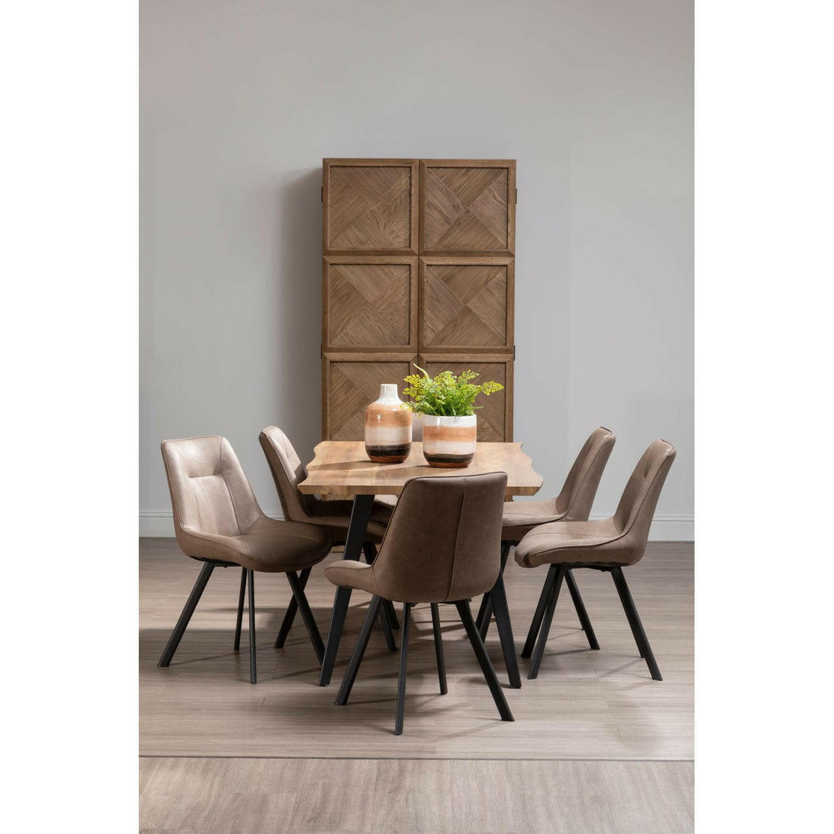 Tierra Earthenware Planter.