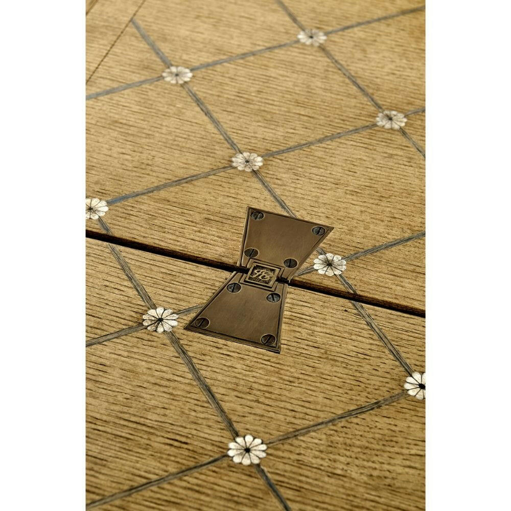 Jonathan Charles Fabien Extending Hunt Table.