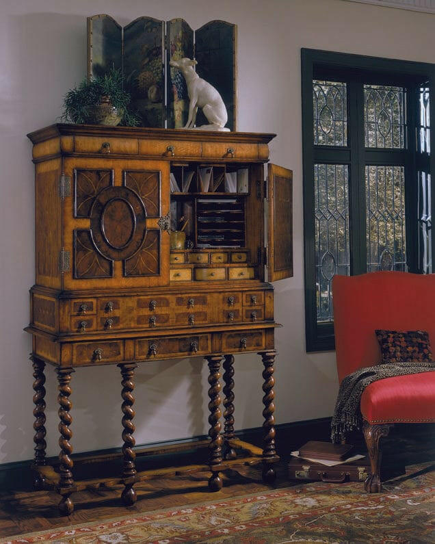 Jonathan Charles Secretaire Cabinet William & Mary.