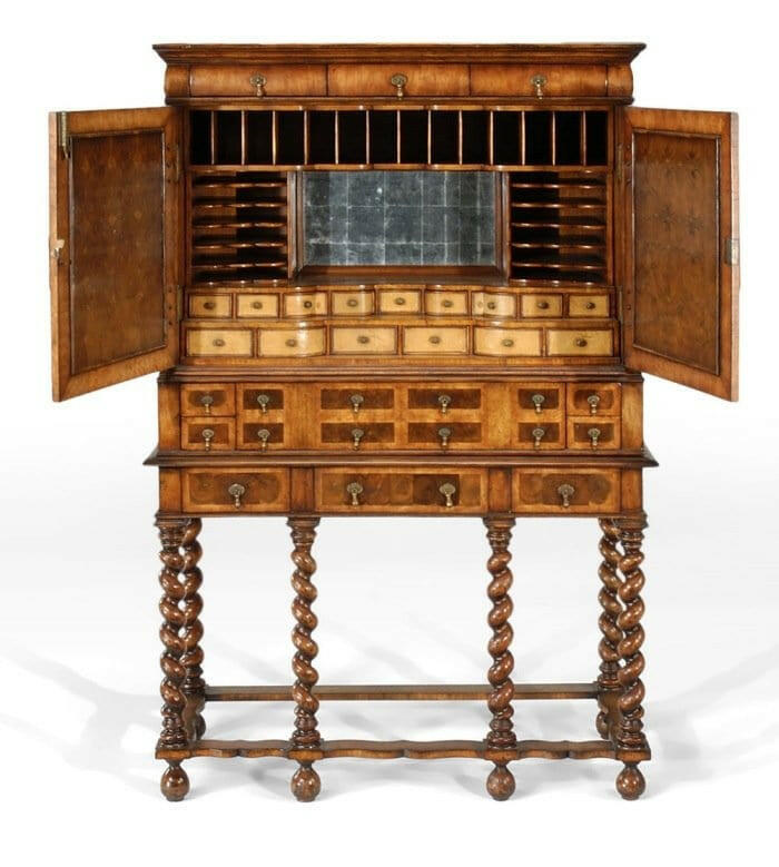 Jonathan Charles Secretaire Cabinet William & Mary.
