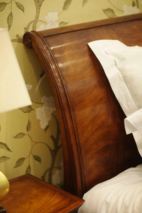 Jonathan Charles King Sleigh Bed Monarch.