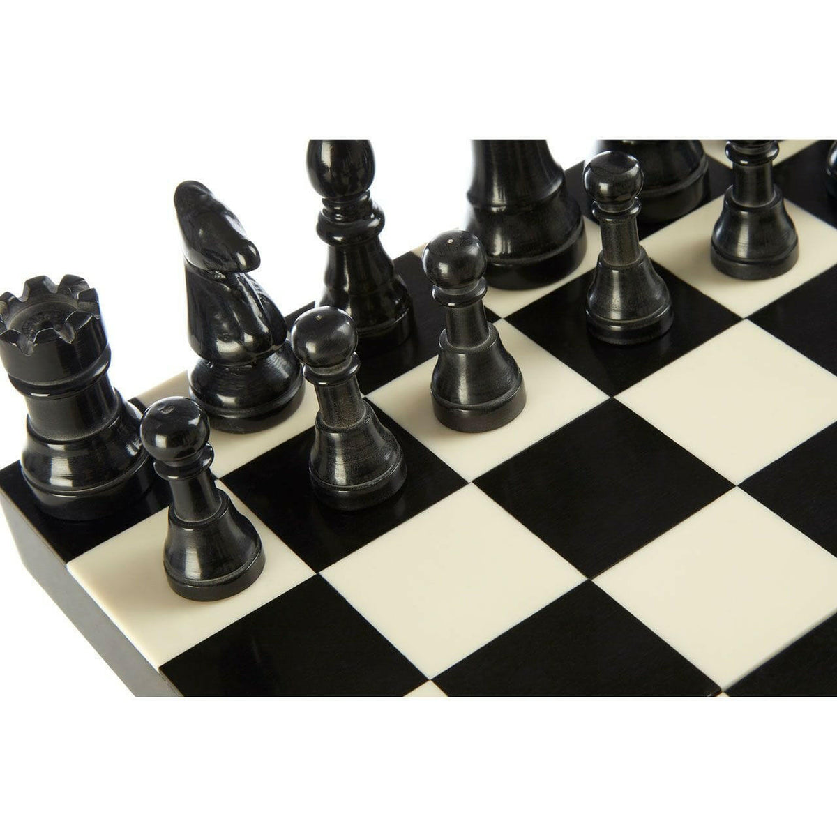 Chamberlain Games Black / White Chess Set.